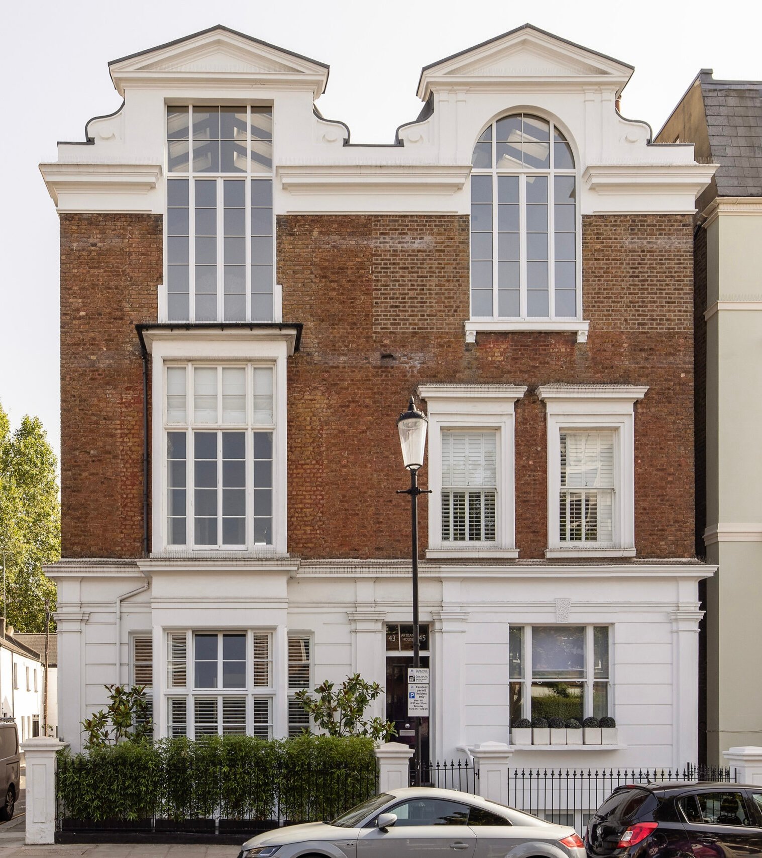 43–45 Blenheim Crescent, W11, showing the studio-house frontage