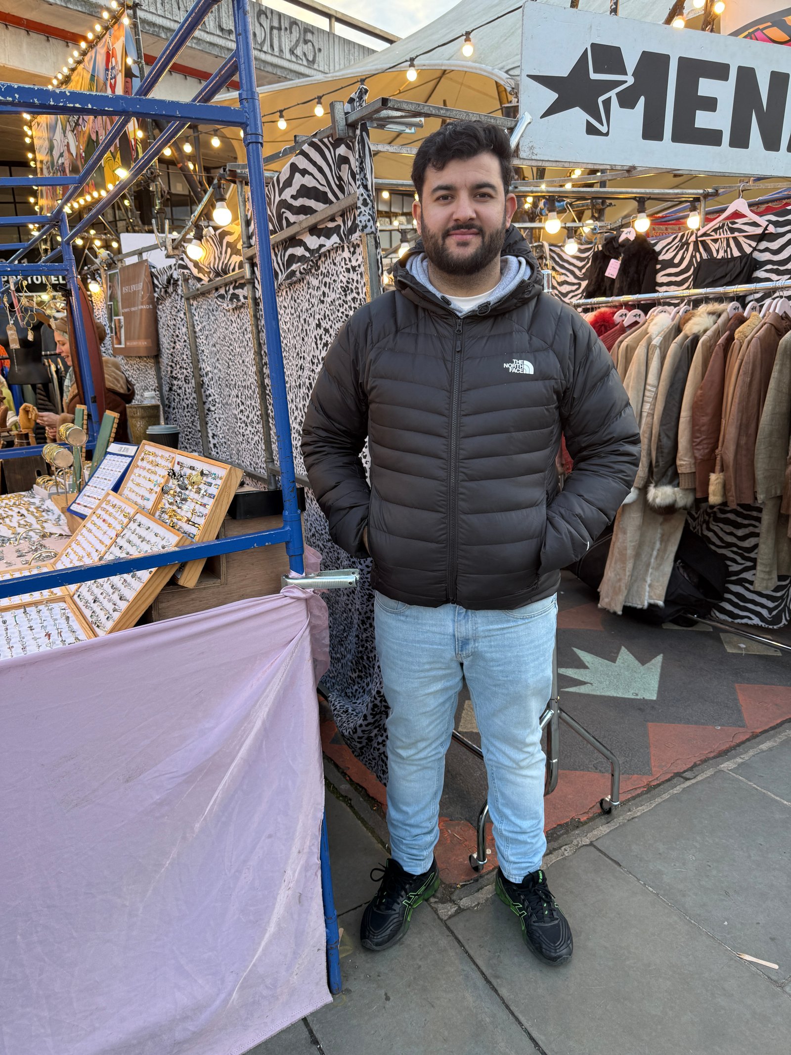 Portobello Road market trader photo 8